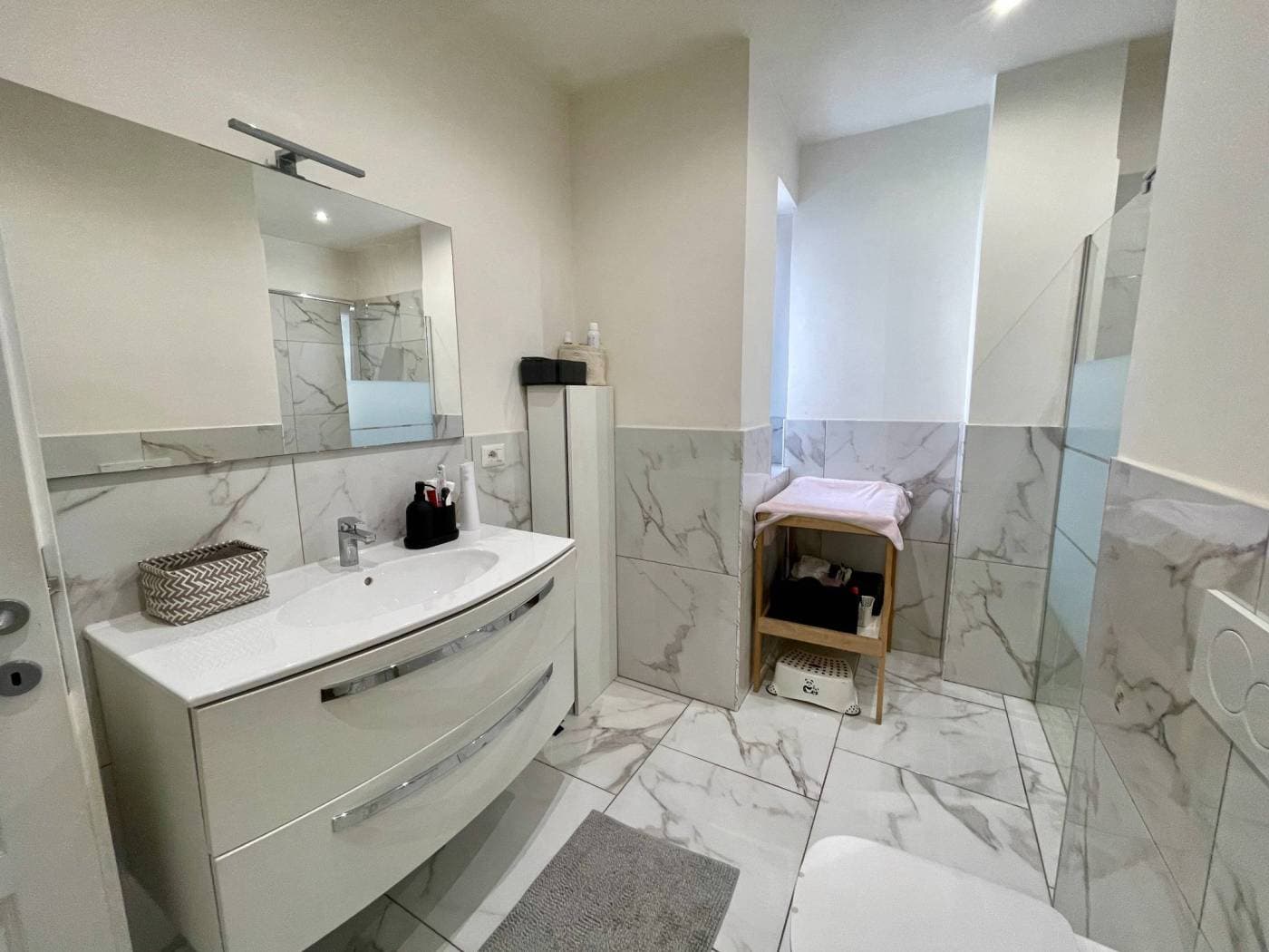 Appartamento ristrutturato con terrazza in Via di Boccea — Bagno e lavanderia 3