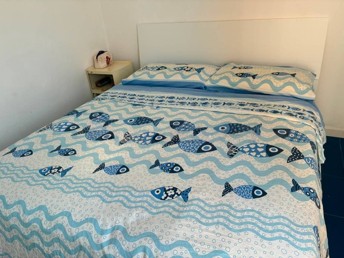 Bilocale vista mare a Cala Piccola, Le Roccette — Camera e bagno 2