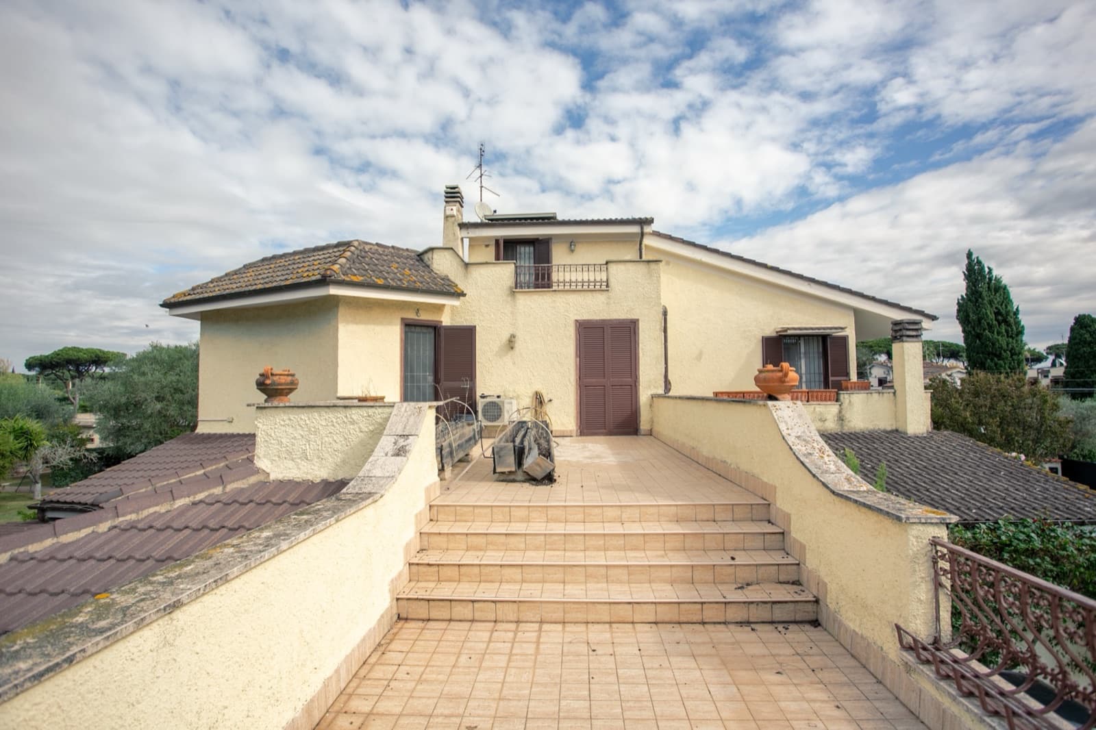Villa con dependance, piscina e parco privato